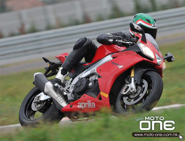 2014 APRILIA RSV4