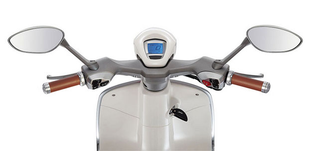 2013 vespa 946