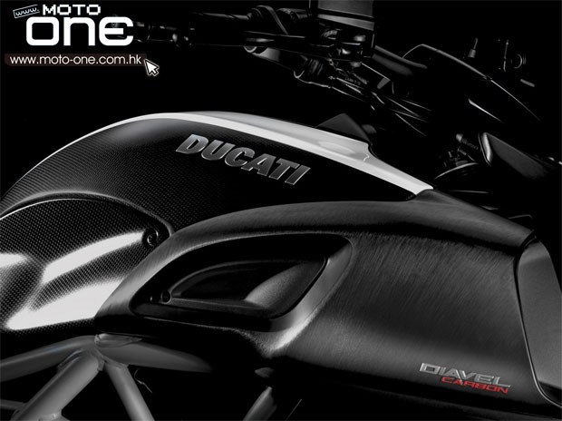 2015.DUCATI.DIAVEL.CARBON