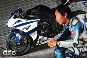 YAMAHA YZF-R1