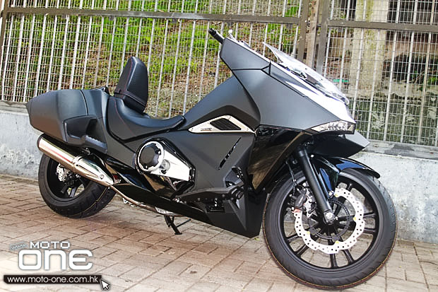 2014 HONDA NM4 01 02