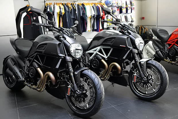 2015 DUCATI DIAVEL CARBON