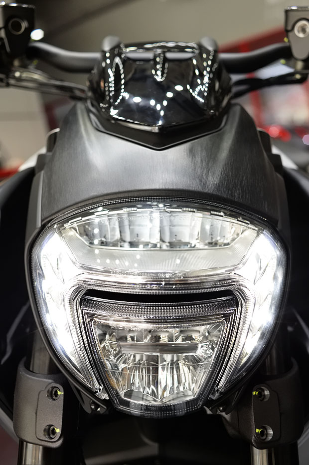 2015 DUCATI DIAVEL CARBON