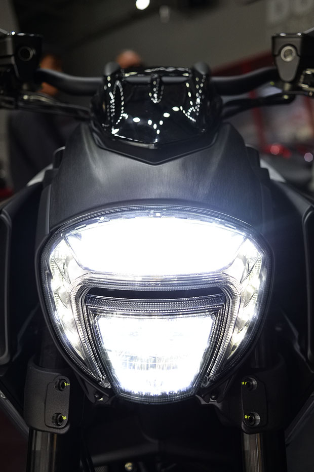 2015 DUCATI DIAVEL CARBON