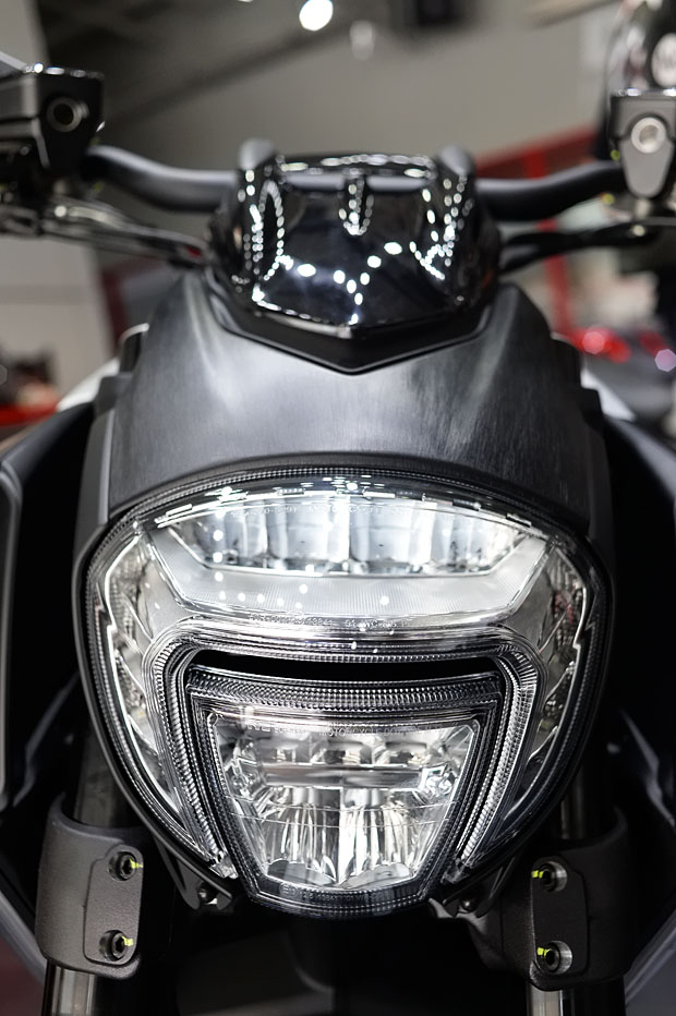 2015 DUCATI DIAVEL CARBON