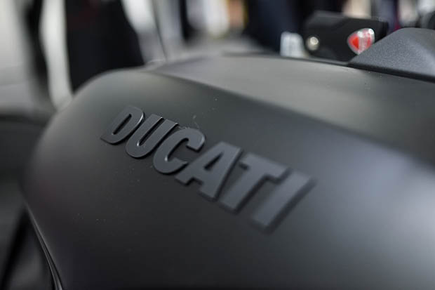 2015 DUCATI DIAVEL CARBON