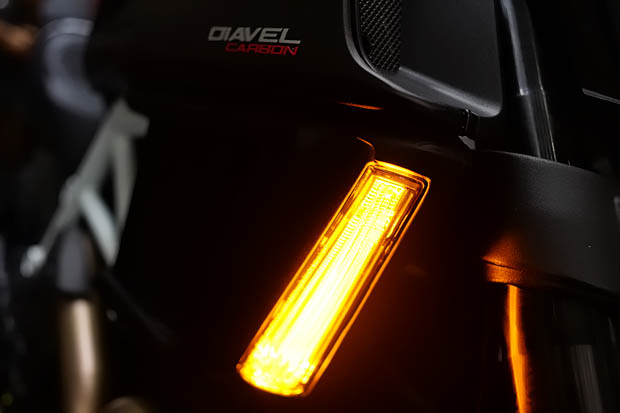 2015 DUCATI DIAVEL CARBON