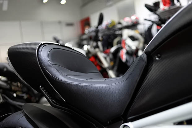 2015 DUCATI DIAVEL CARBON