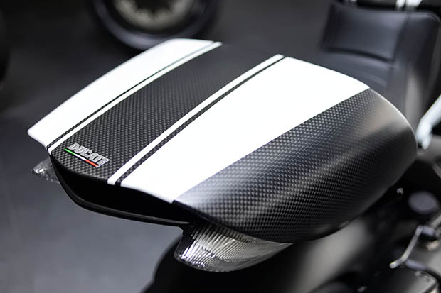 2015 DUCATI DIAVEL CARBON