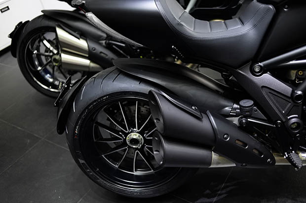 2015 DUCATI DIAVEL CARBON