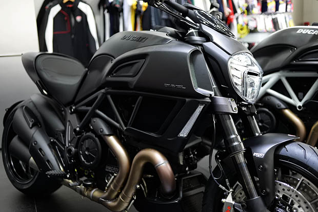 2015 DUCATI DIAVEL CARBON