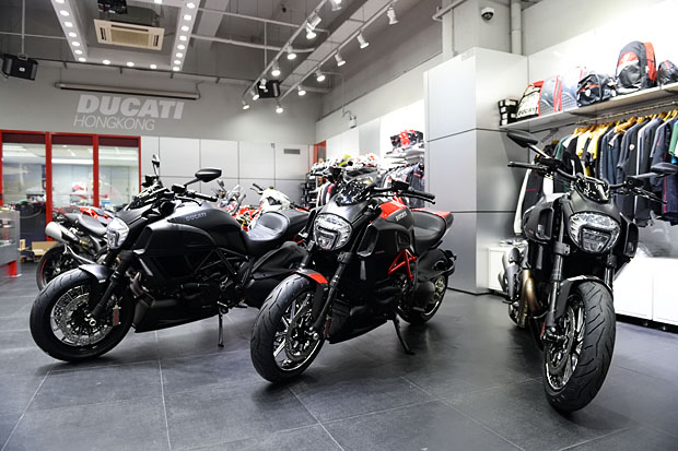 2015 DUCATI DIAVEL CARBON