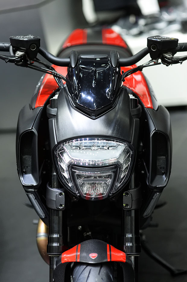 2015 DUCATI DIAVEL CARBON