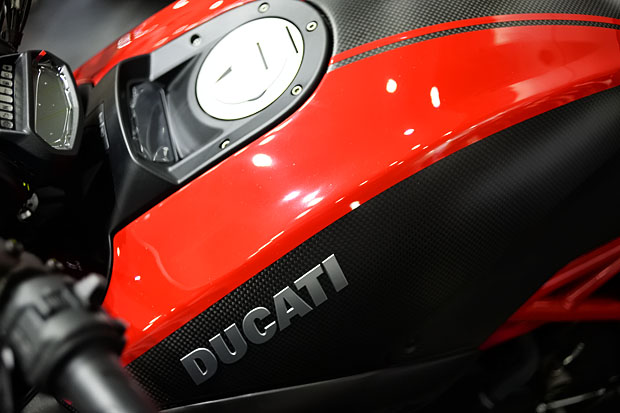 2015 DUCATI DIAVEL CARBON