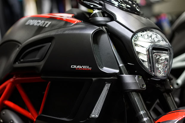 2015 DUCATI DIAVEL CARBON