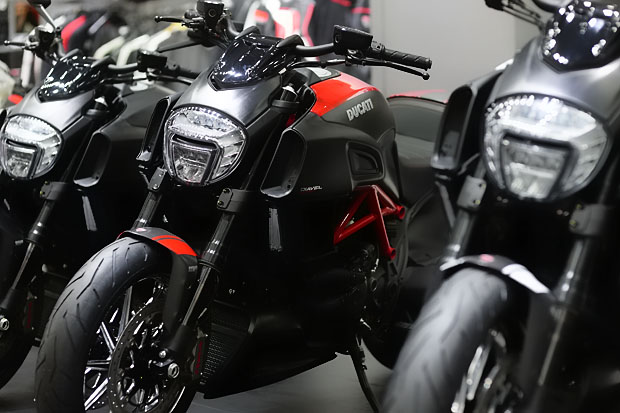 2015 DUCATI DIAVEL CARBON