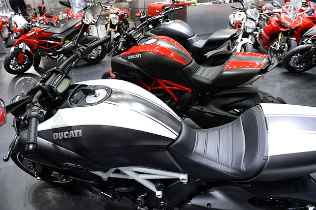 2015 DUCATI DIAVEL CARBON