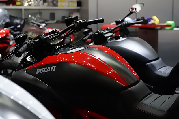 2015 DUCATI DIAVEL CARBON