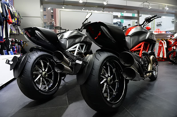 2015 DUCATI DIAVEL CARBON