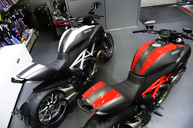 2015 DUCATI DIAVEL CARBON