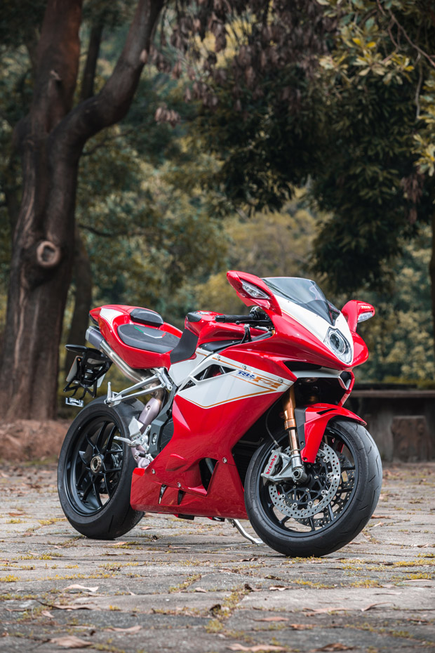 RSV4 vs S1000RR vs 1199 Panigale S vs F4R