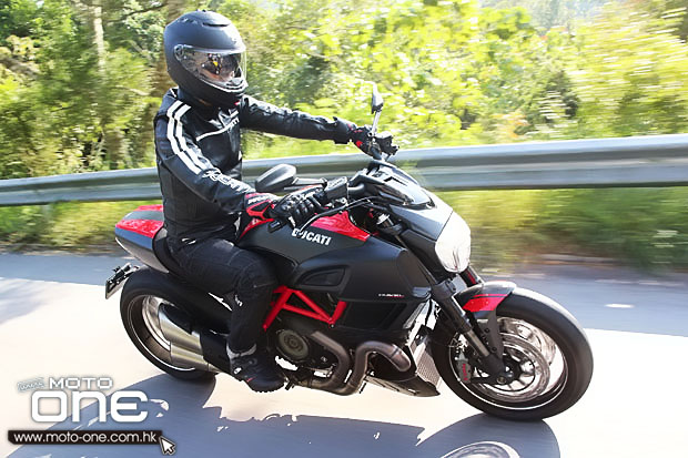 2015 ducati diavel rider