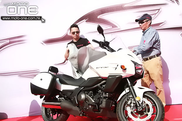 Honda CTX700 Myolie Wu 胡杏兒