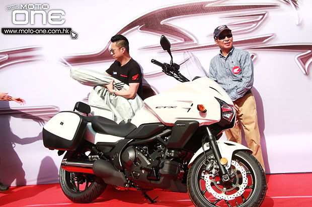 Honda CTX700 Myolie Wu 胡杏兒