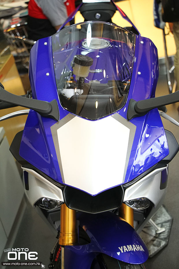 2015 yamaha yzf-r1m test