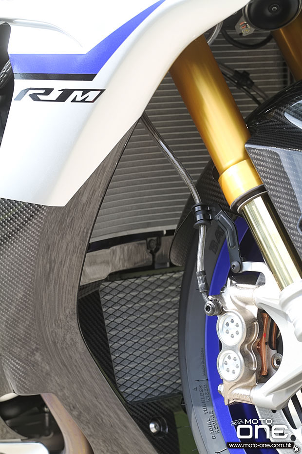 2015 yamaha yzf-r1m test