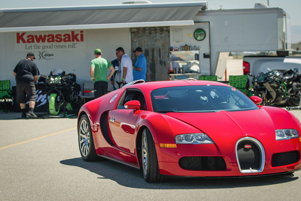 2015 Kawasaki H2R vs Supercar