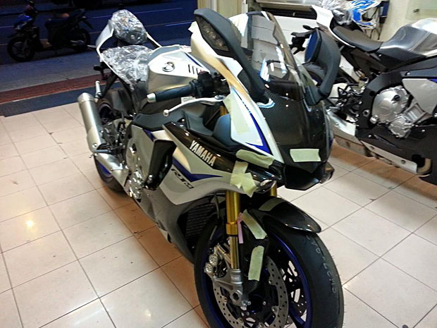 2015 YAMAHA YZF R1M SILVER STAR
