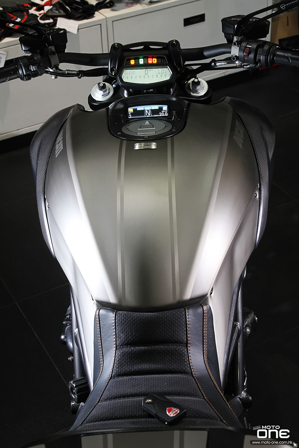 2015 DUCATI DIAVEL Titanium