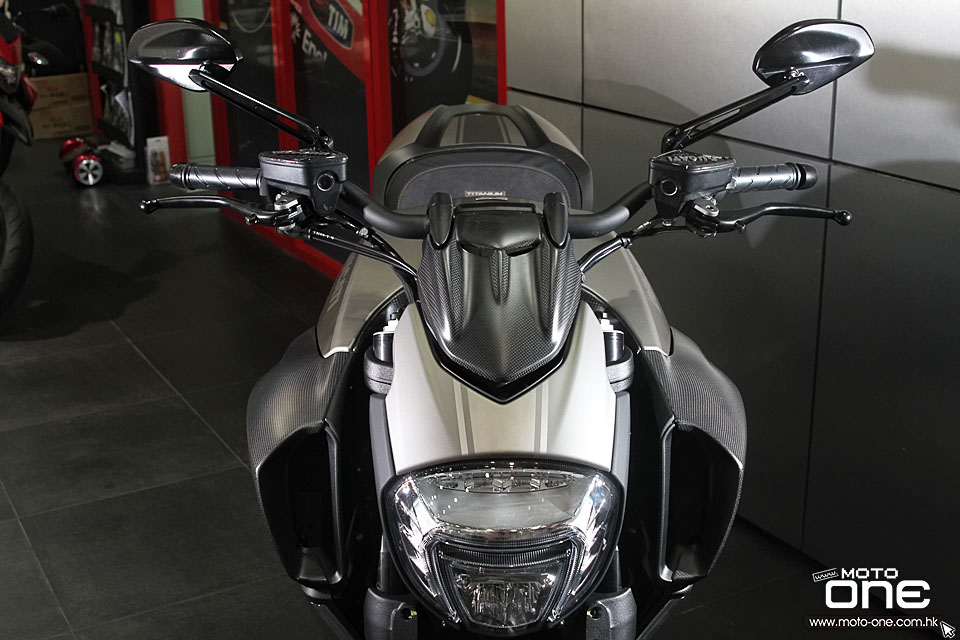 2015 DUCATI DIAVEL Titanium