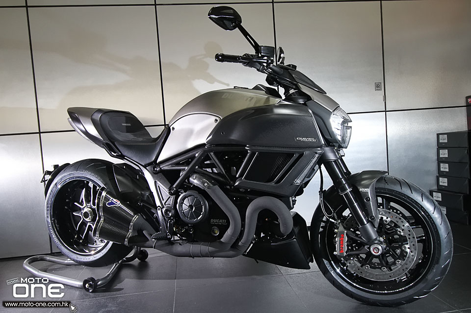 2015 DUCATI DIAVEL Titanium