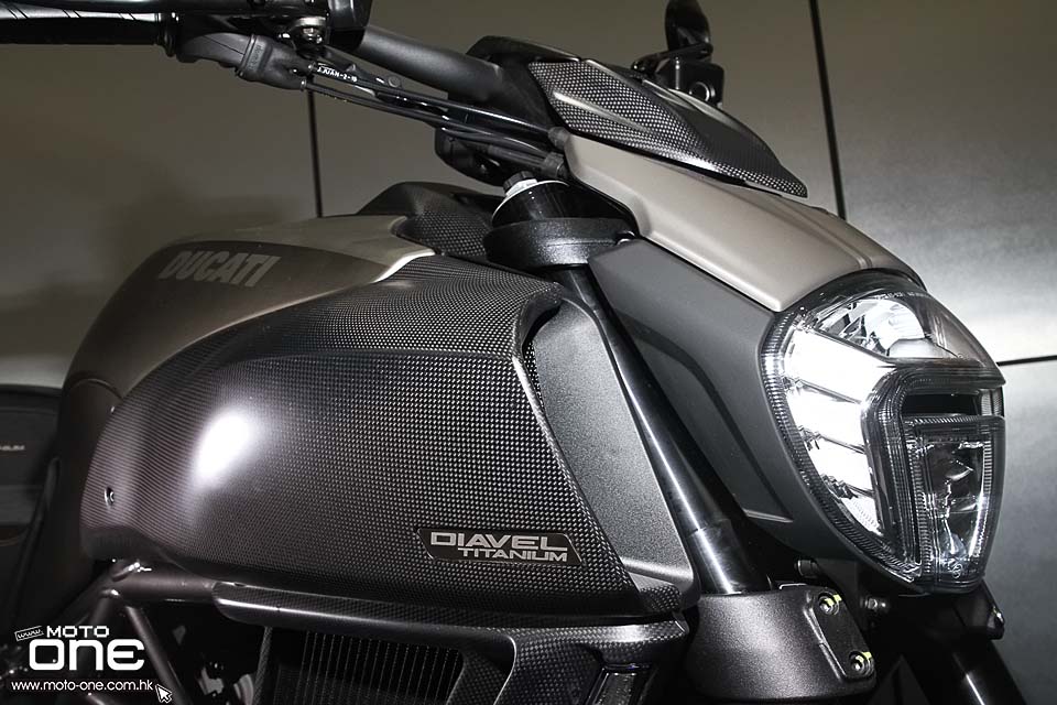 2015 DUCATI DIAVEL Titanium