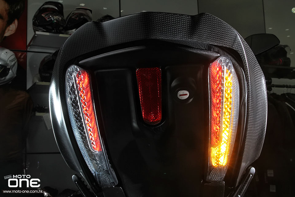 2015 DUCATI DIAVEL Titanium