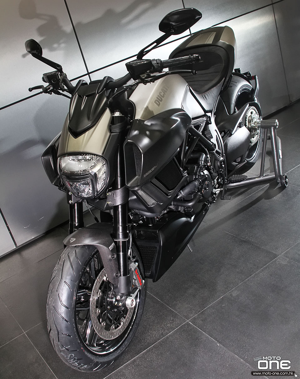 2015 DUCATI DIAVEL Titanium