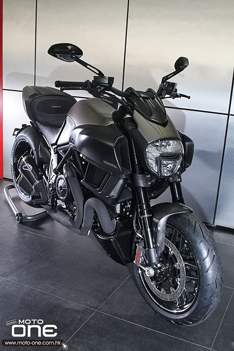 2015 DUCATI DIAVEL Titanium