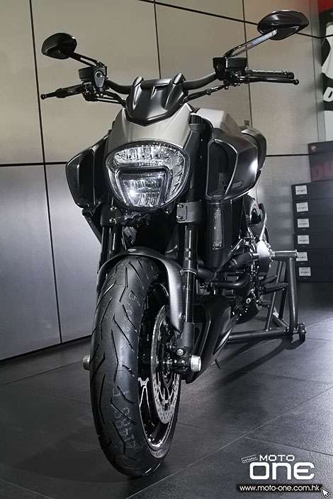 2015 DUCATI DIAVEL Titanium