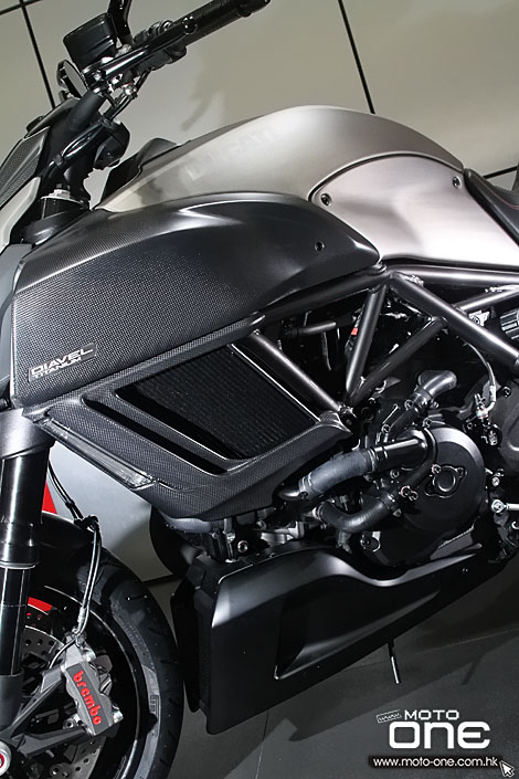 2015 DUCATI DIAVEL Titanium