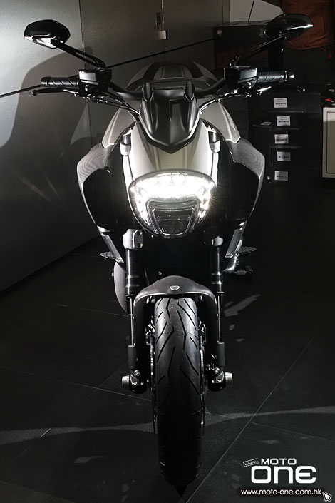 2015 DUCATI DIAVEL Titanium