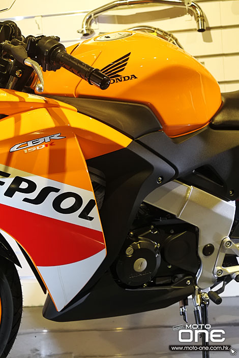 2015 HONDA CBR150R