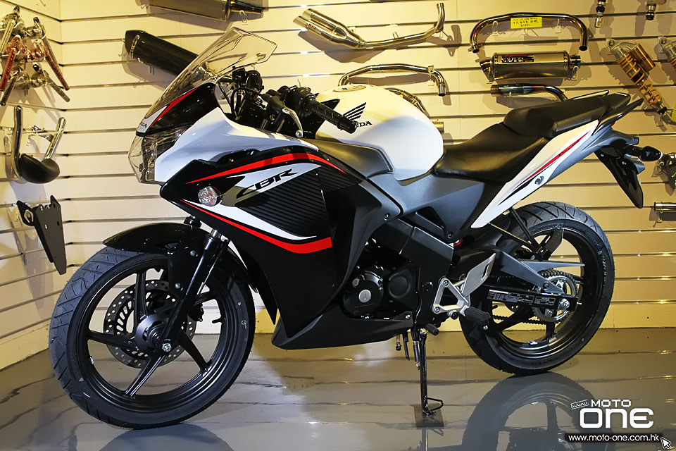 2015 HONDA CBR150R