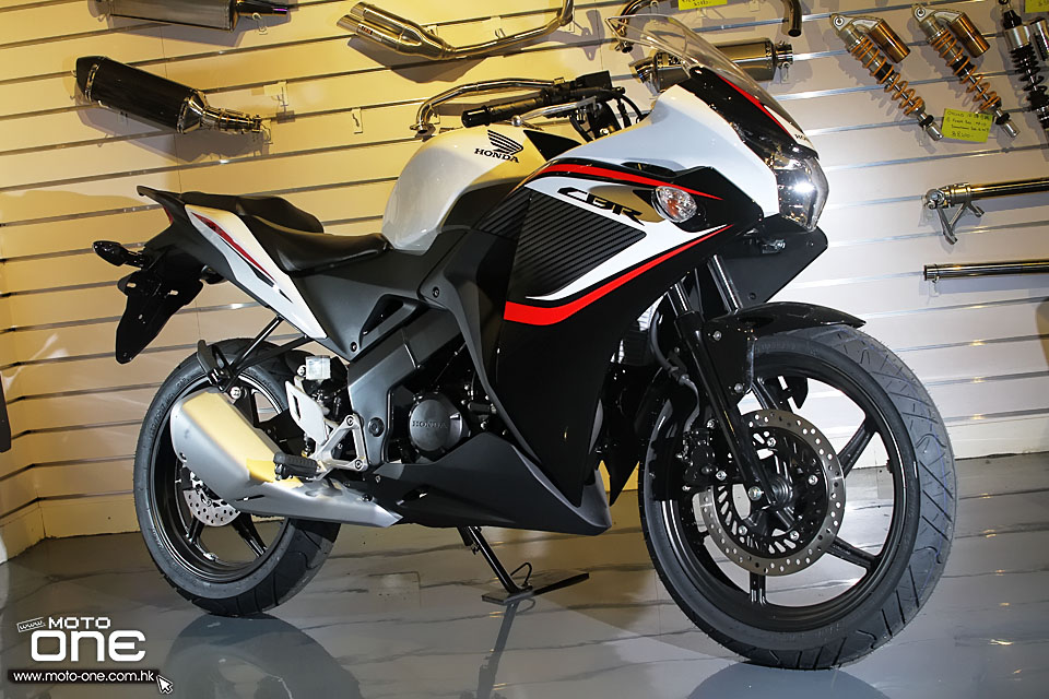 2015 HONDA CBR150R