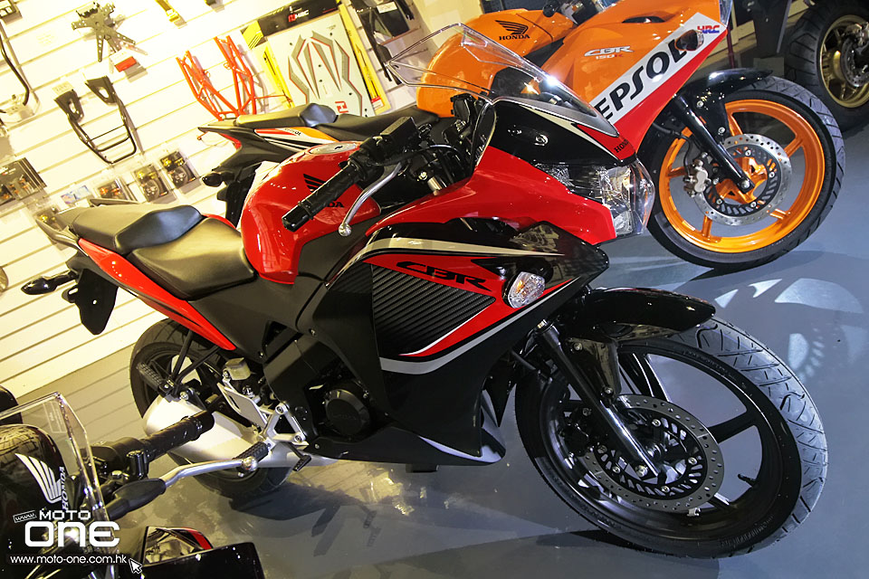 2015 HONDA CBR150R