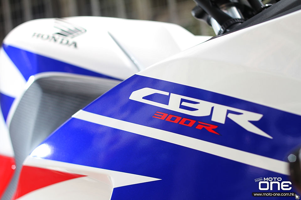 2015 HONDA CBR300R