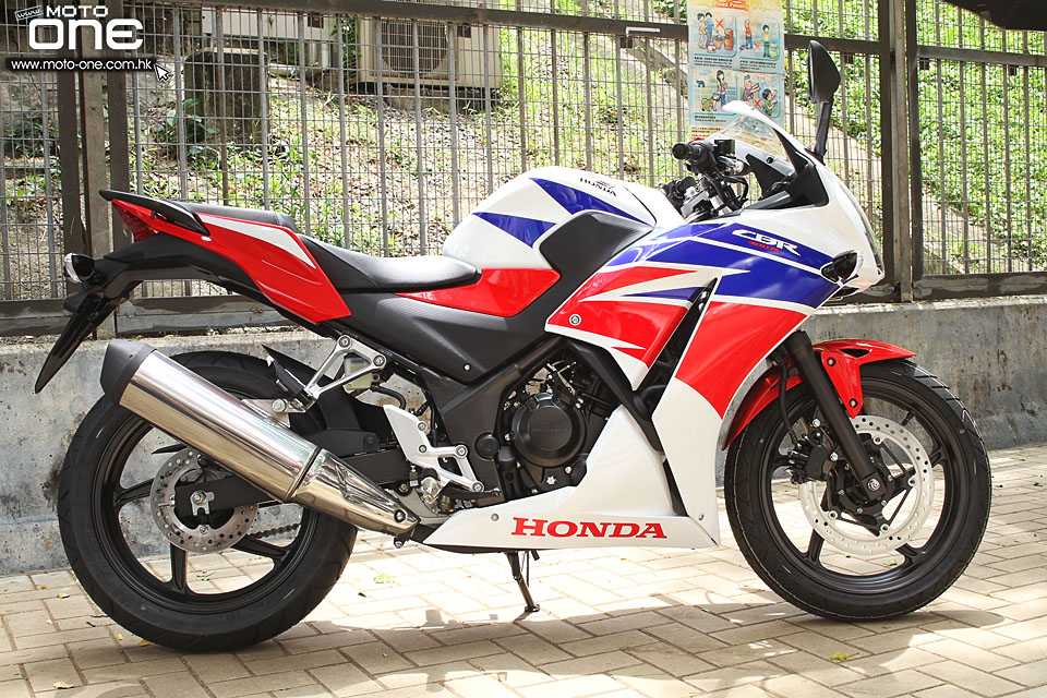 2015 HONDA CBR300R