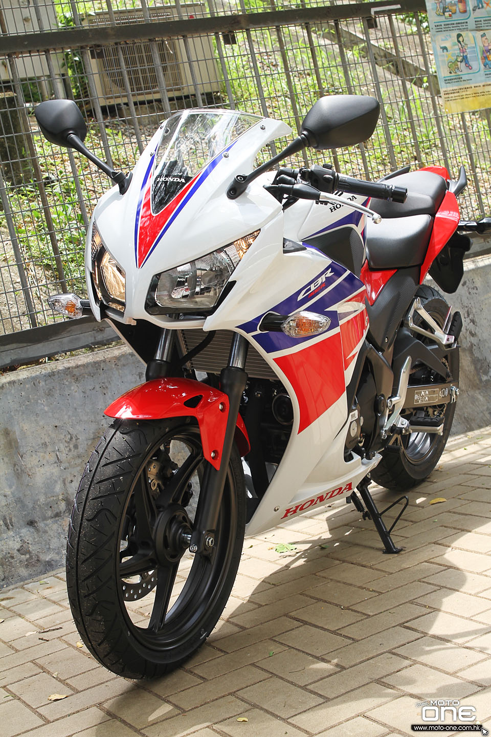 2015 HONDA CBR300R