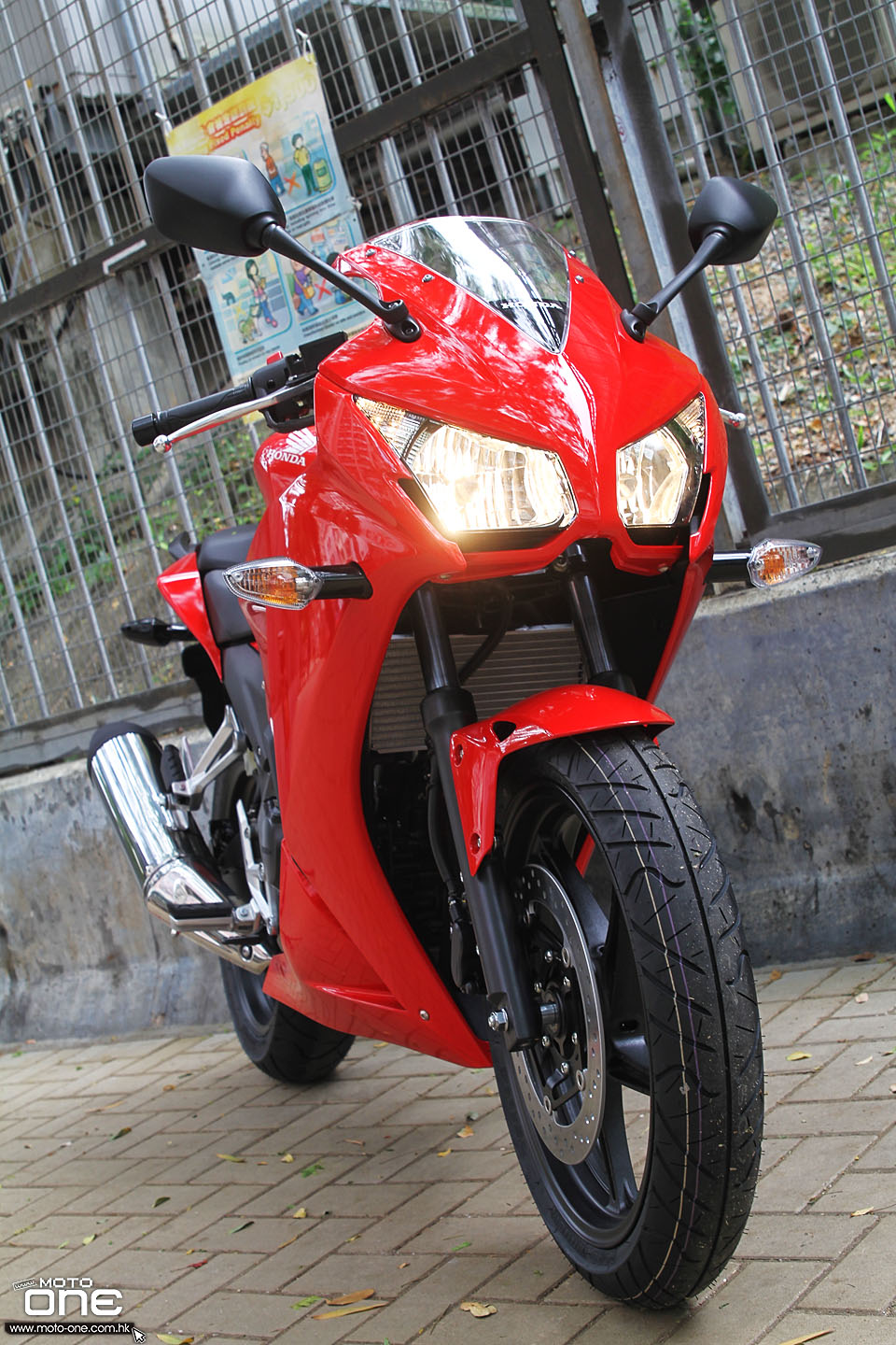 2015 HONDA CBR300R